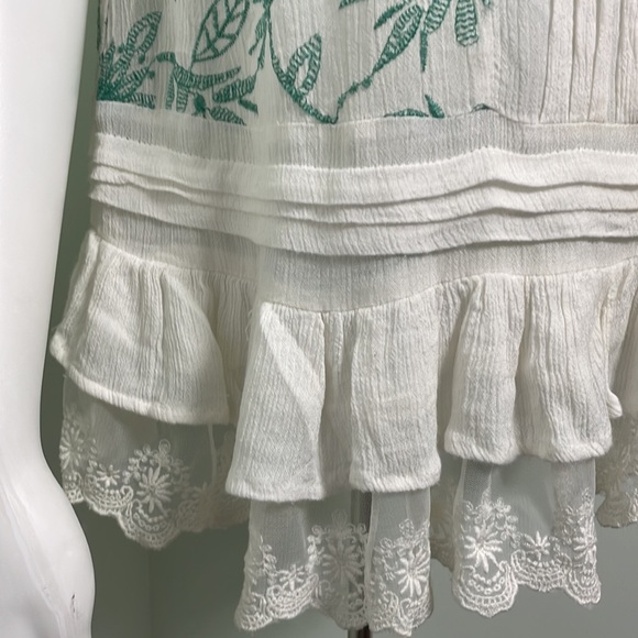 ANTHROPOLOGIE Lilka Embroidered white & green tank size med petite - Picture 6 of 8